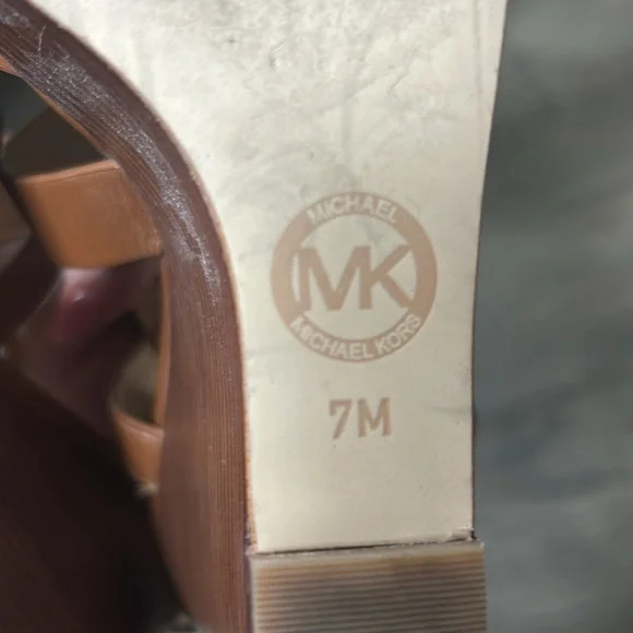 EUC Michael Kors brown leather wedges size 7 - Picture 4 of 8